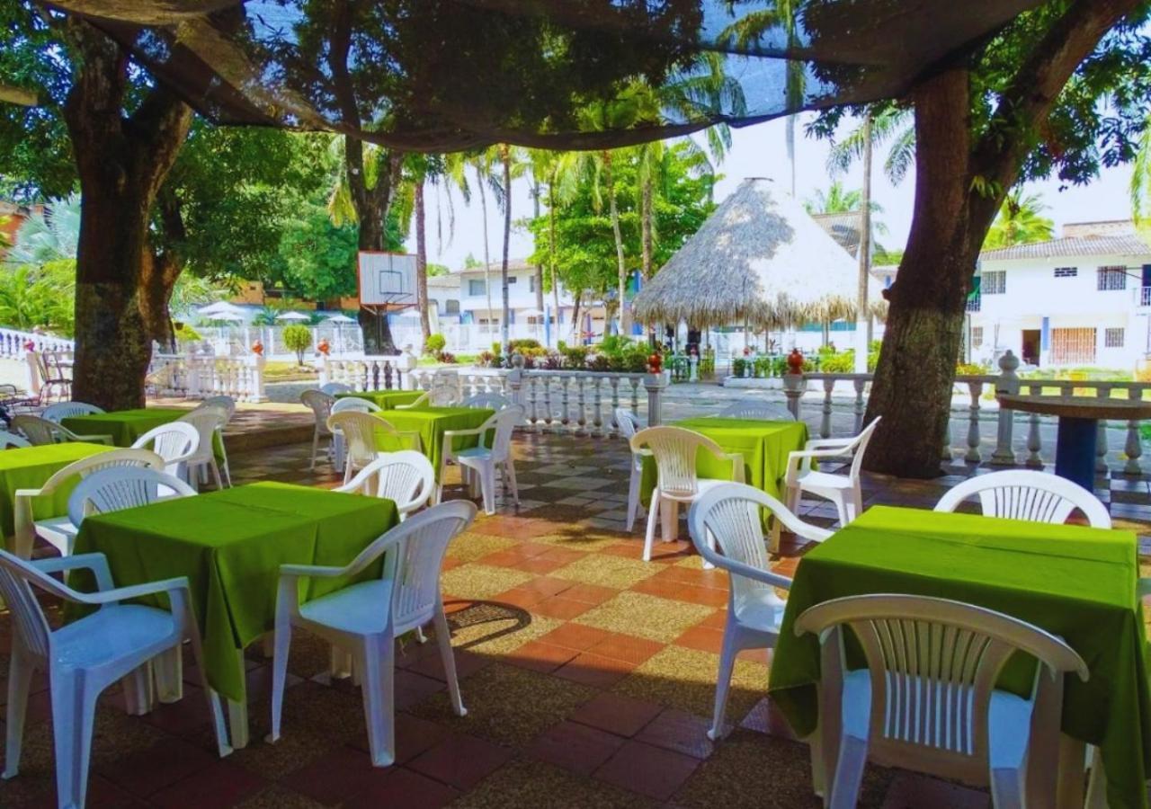 Hotel Villa De Rauzan Melgar Extérieur photo
